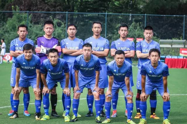 闪电进球后 莱奥模仿起了国家队大哥C罗的庆祝动作